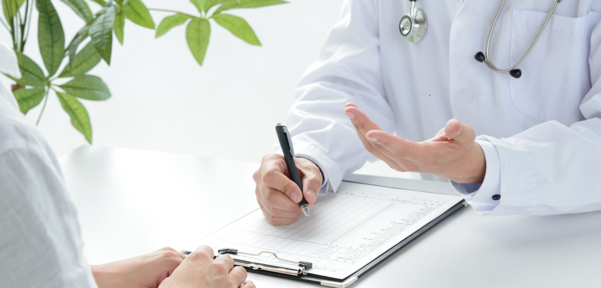 Arzt verschreibt ein Medikament