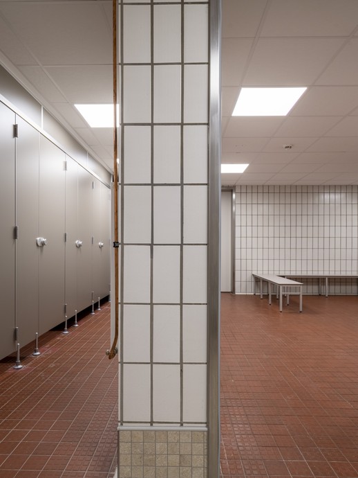 Blick in die Umkleide (vergrößerte Bildansicht wird geöffnet)