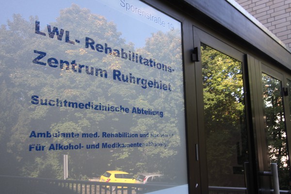 Eingang zur Reha-Tagesklinik Iserlohn.