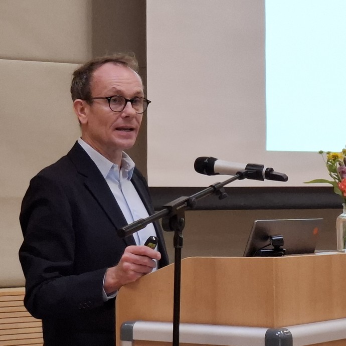 Prof. Dr. med. Tom Bschor (vergrößerte Bildansicht wird geöffnet)