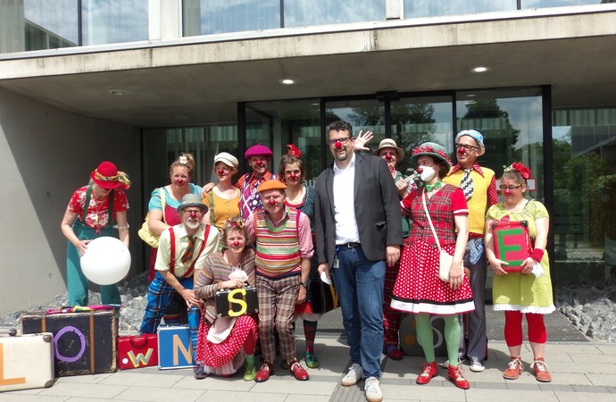 Alle Klinikclowns mit Chefarzt Uwe Johansson