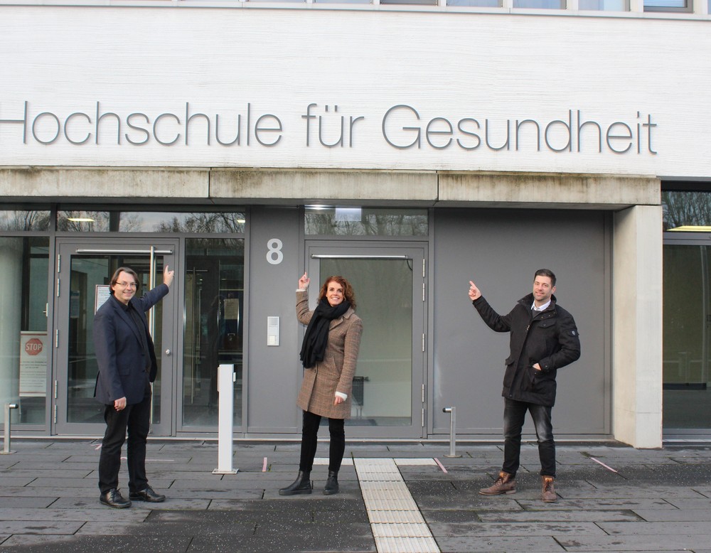 Prof. Dr. Markus Zimmermann von der HSG, Pflegedirektorin Yvonne Auclair und Pflegemanager Jan Bieder von der LWL-Klinik Dortmund