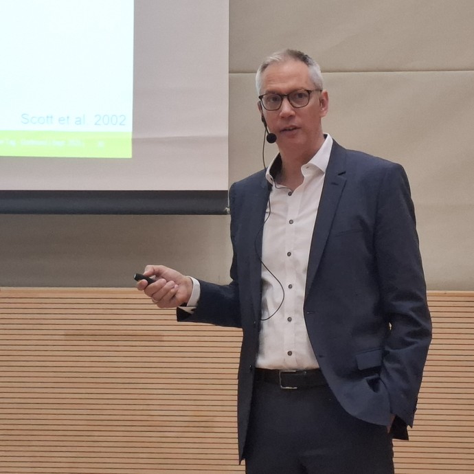 Prof. Dr. Florian Seemüller (vergrößerte Bildansicht wird geöffnet)