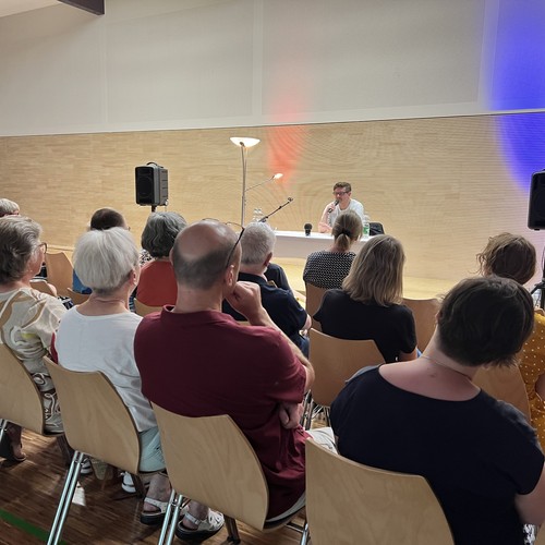 P. Wittkamp liest im Sport- und Begegnungszentrum