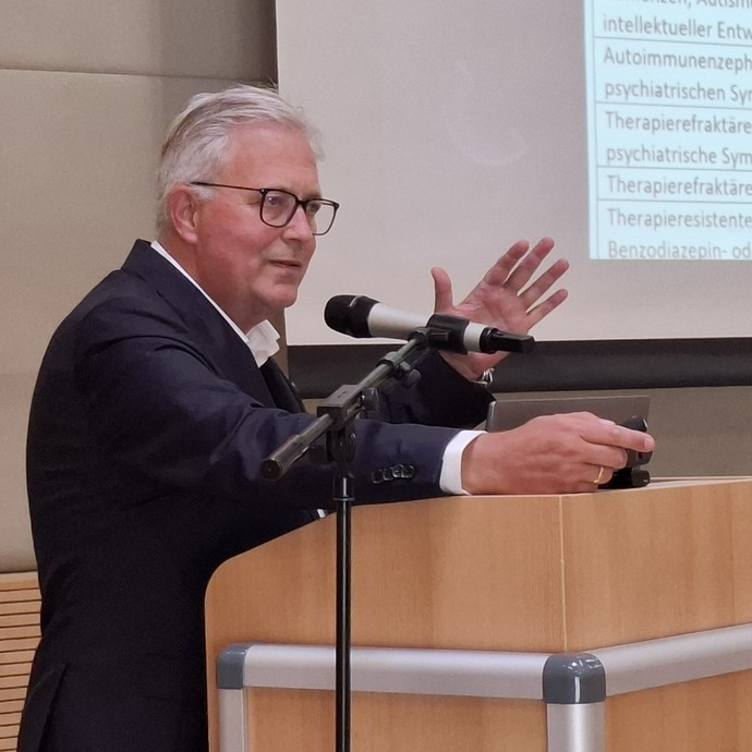 Prof. Dr. Here Folkerts (vergrößerte Bildansicht wird geöffnet)