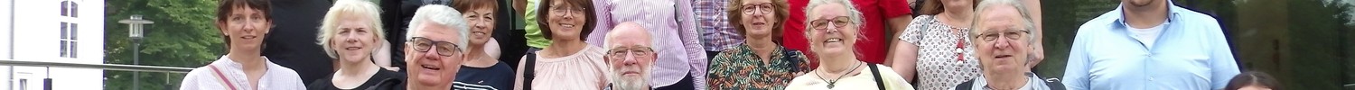Die Besuchergruppe des BVB hat Oberarzt Hans Joachim Thimm (vorne links) viele Fragen zur Behandlung psychisch kranker Menschen gestellt.
